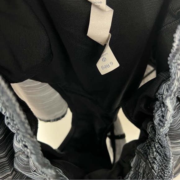 Lululemon Hotty Hot Short II Low Tide Alpine White Black Size 6 - Picture 6 of 8